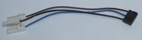 Kabel mit einem Stecker und zwei offenen Anschlüssen, verwendet für die Kommunikation in Daikin Heizungsanlagen, insbesondere Top Grade Altherma 3 H HT.
